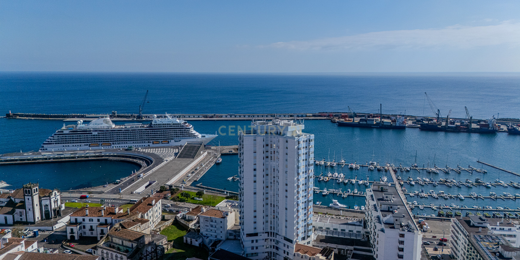 Penthouse T3 de Luxo no 20.º e Último Piso | Vista Mar Única sobre Ponta Delgada - Image 4