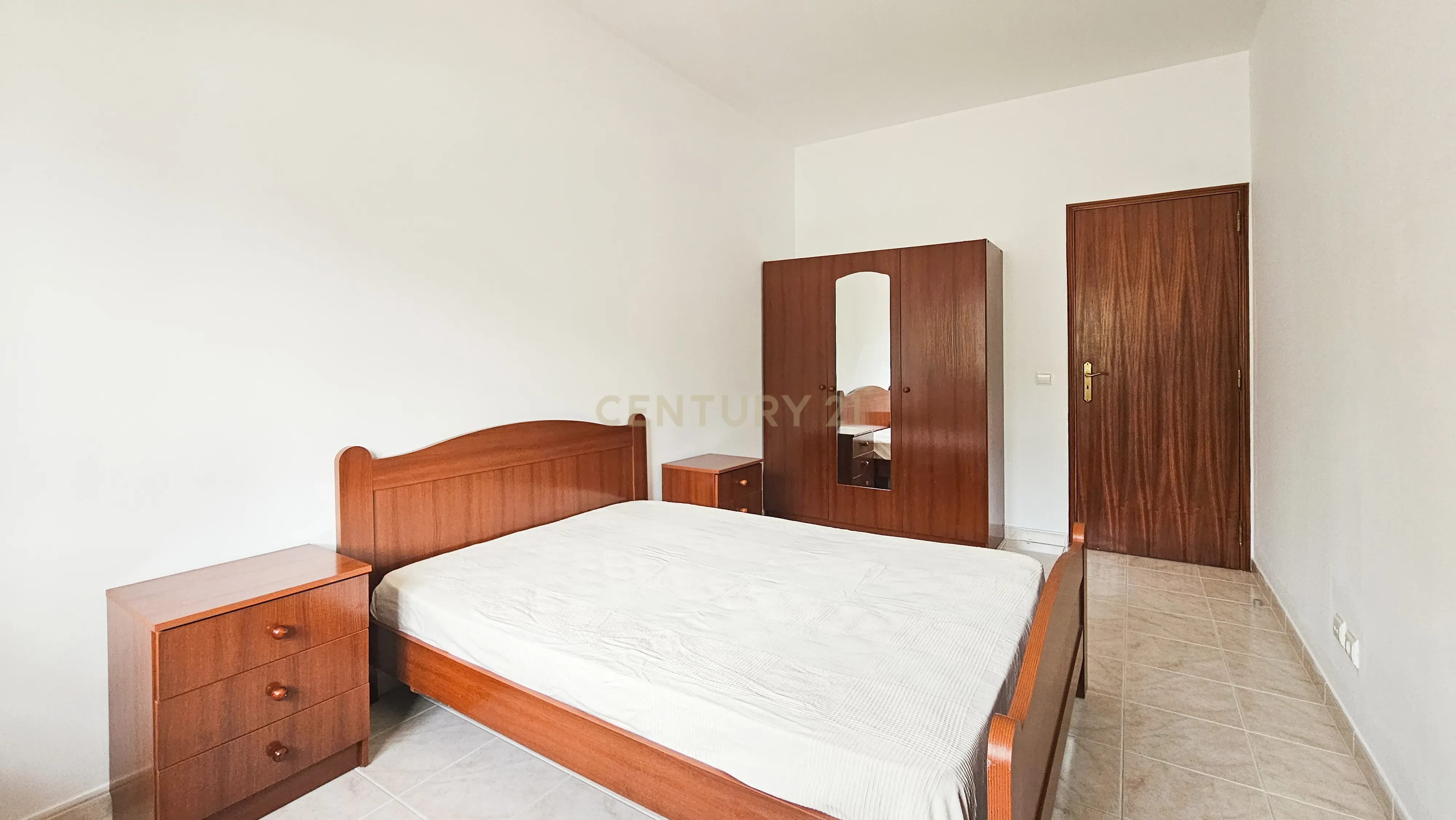 Apartamento T2 | Garagem Box | Arrecadação | Bom Estado | Varandas - Image 9