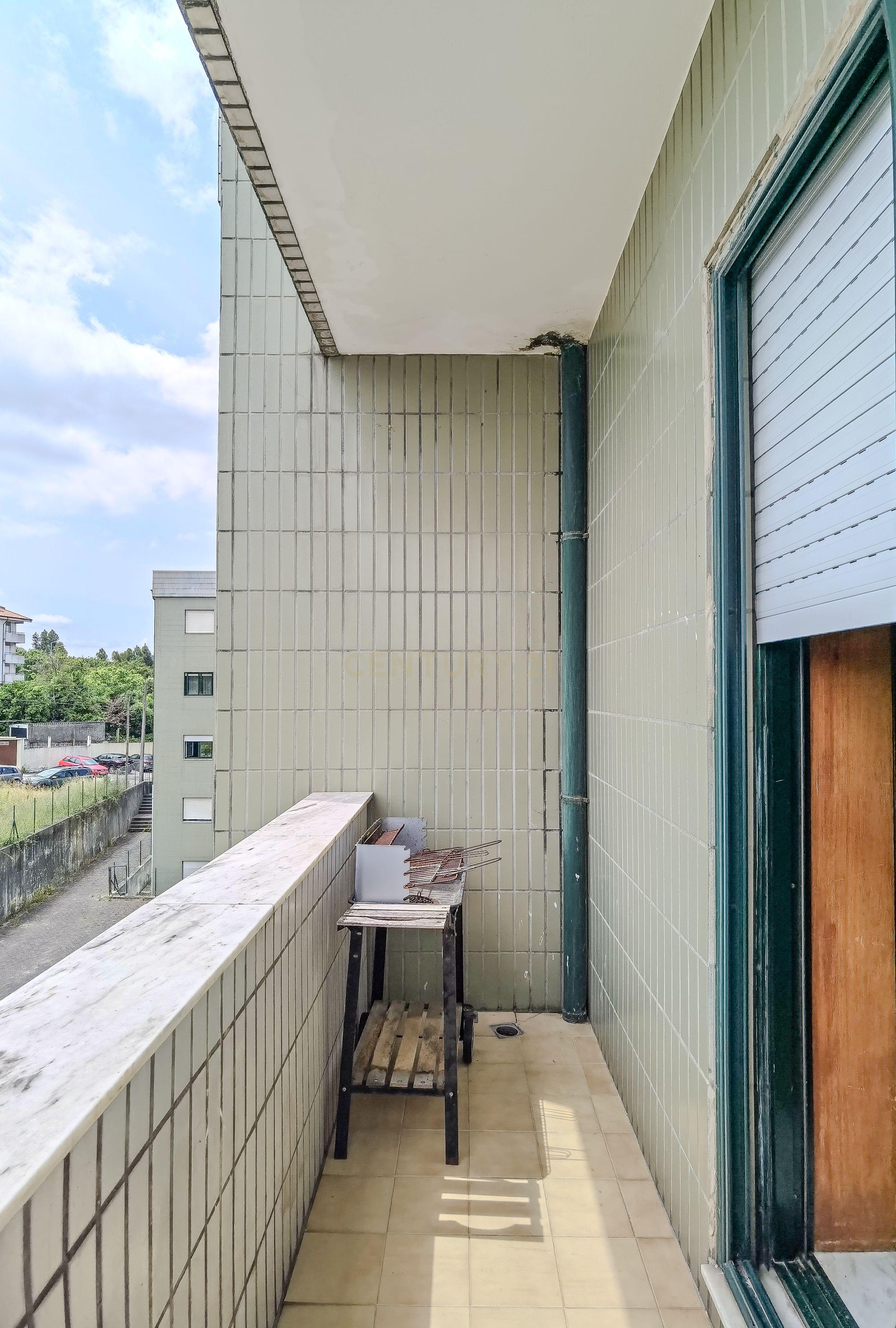 Apartamento T1+1 com Garagem e Vista Rio, Oliveira do Douro, Vila Nova de Gaia - Image 10