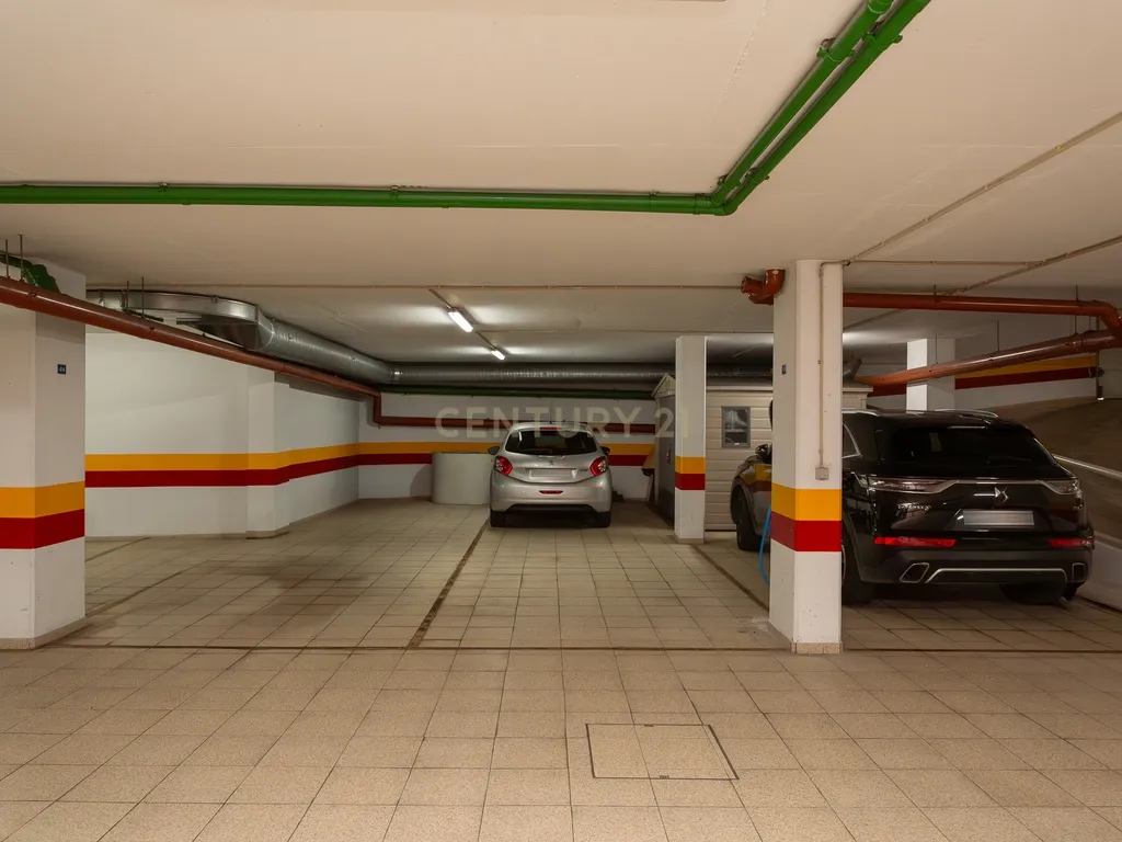 Apartamento T4 Alto de Algés, Terraço, Vista Rio, 6 Lugares de Garagem - Image 24