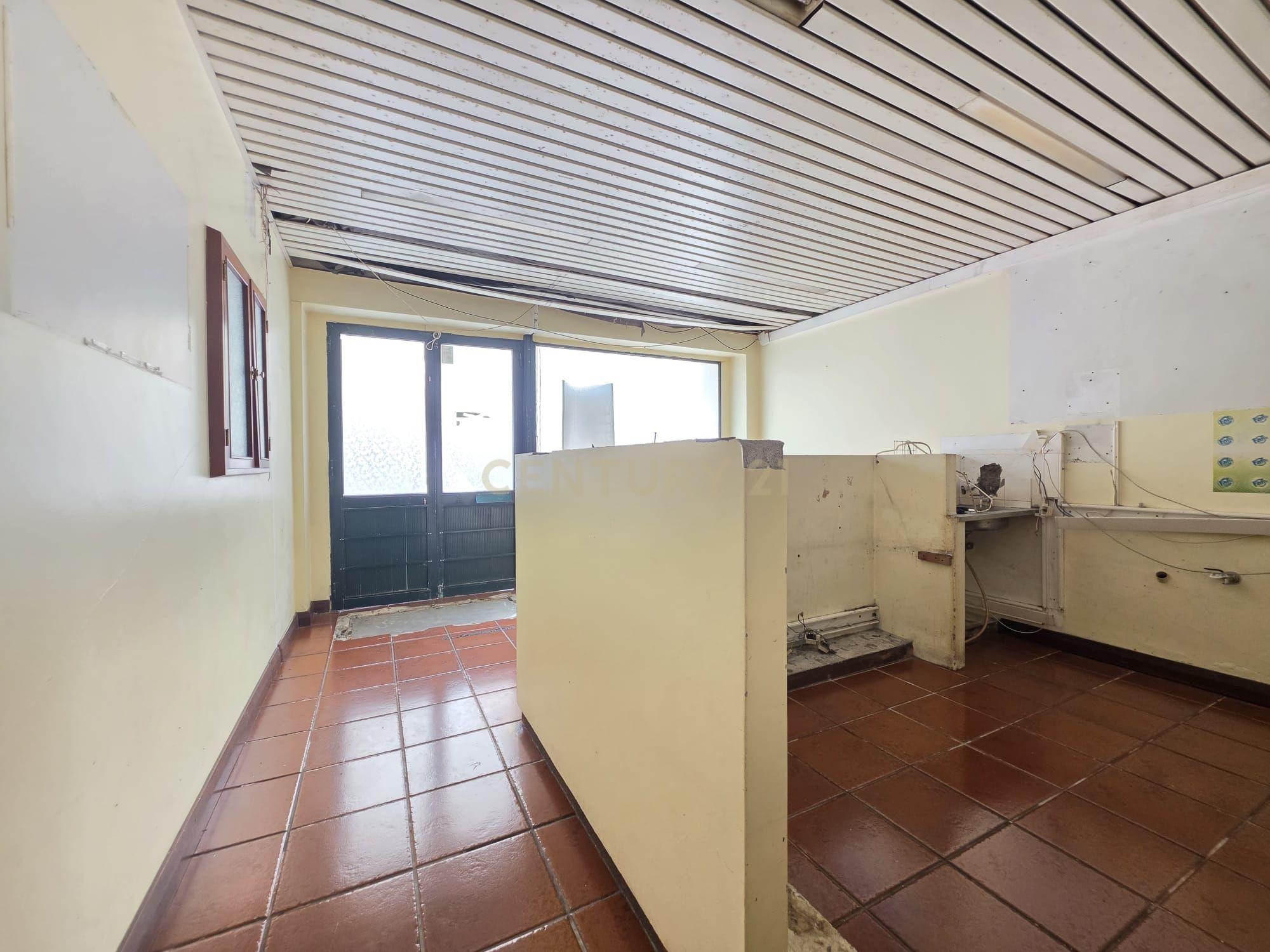 Fotografia 4 de Espaço Comercial | 111 m² | Rua de Lisboa | Excelente Localização