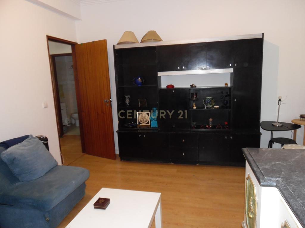 Apartamento T1 em Águas Livres, Amadora - Oportunidade Única - Image 4