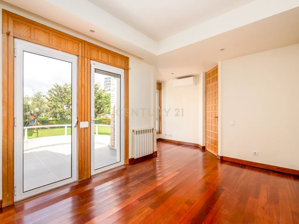 Moradia T4+1 em Condomínio Privado – Parque das Nações, Lisboa - Image 48