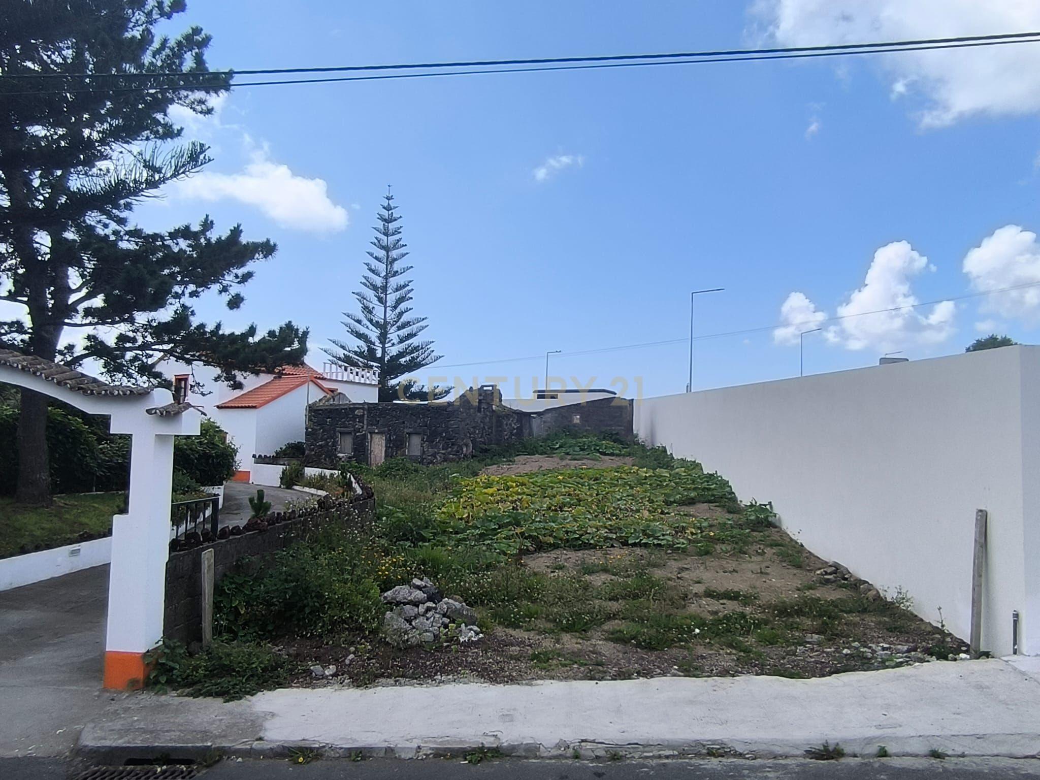 Fotografia 4 de LOTE COM RUÍNA, VISTA MAR E ESPAÇO PARA CRIAR A SUA CASA DE SONHO!