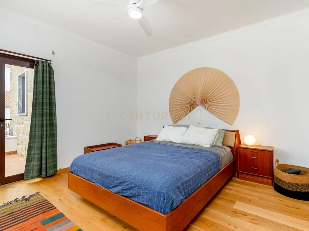 Viver com Elegância entre o Litoral e a Cidade – Uma Casa Sustentável em Colares, Portugal - Image 28