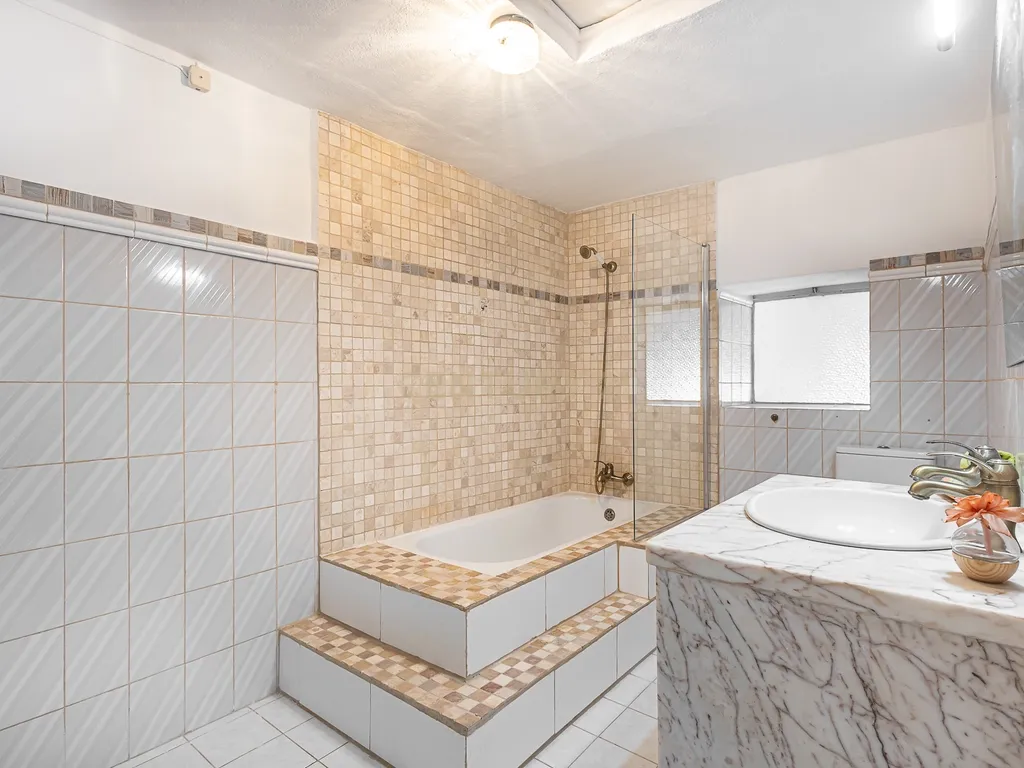APARTAMENTO T2+1 COM 2 LOGRADOUROS NO CORAÇÃO DE BORBA - Image 9
