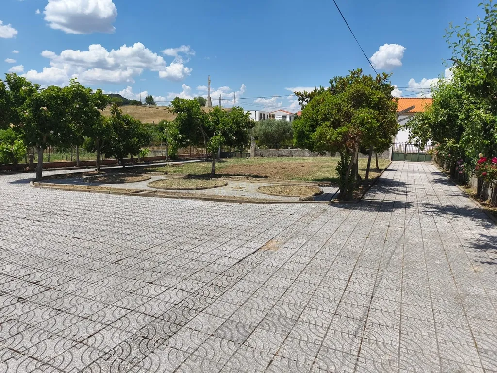 Casa Moderna em Campo de Víboras (Vimioso) com Jardim e Garagem - Image 7