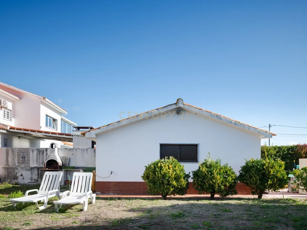 Moradia T4 Geminada à Venda na Marisol — 200 m² | Lote 900 m² | Piscina - Image 3