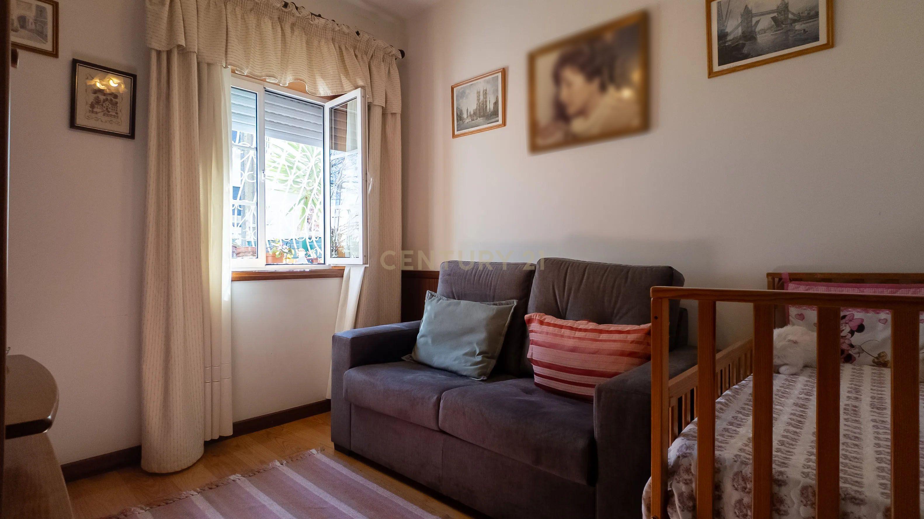 Moradia T4 com Jardim e Garagem no Porto - Image 15