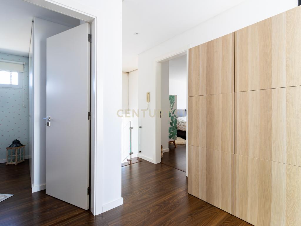 Casa de Luxo com Jardim Piscina e Jacuzzi na Marinha Grande - Image 35