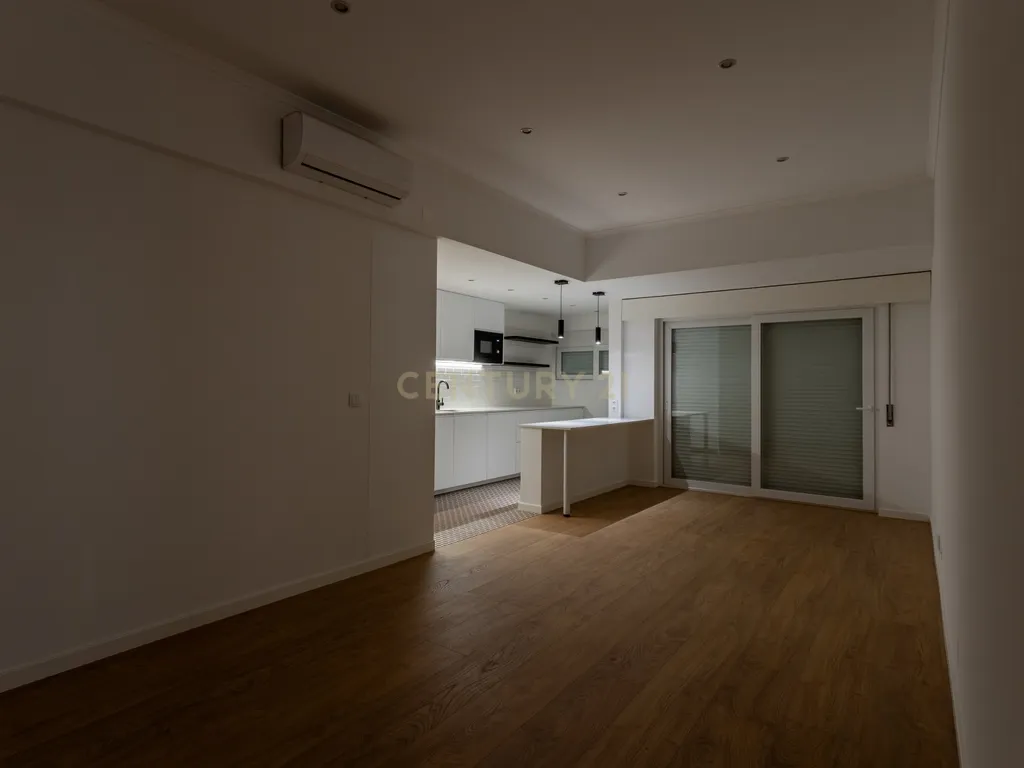 T2 Totalmente remodelado no Campo Grande com lugar de garagem - Image 30
