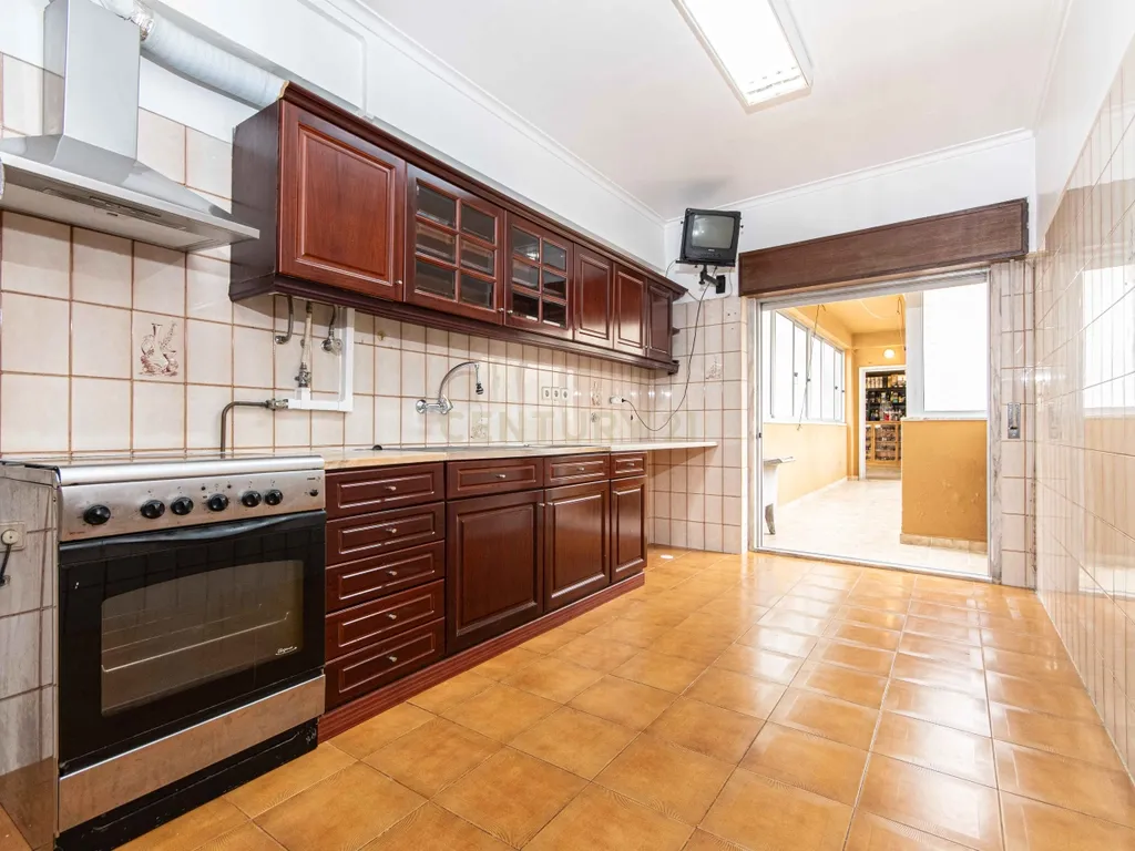 Apartamento T3 + 74m2 de área extra em Agualva-Cacém - Image 7