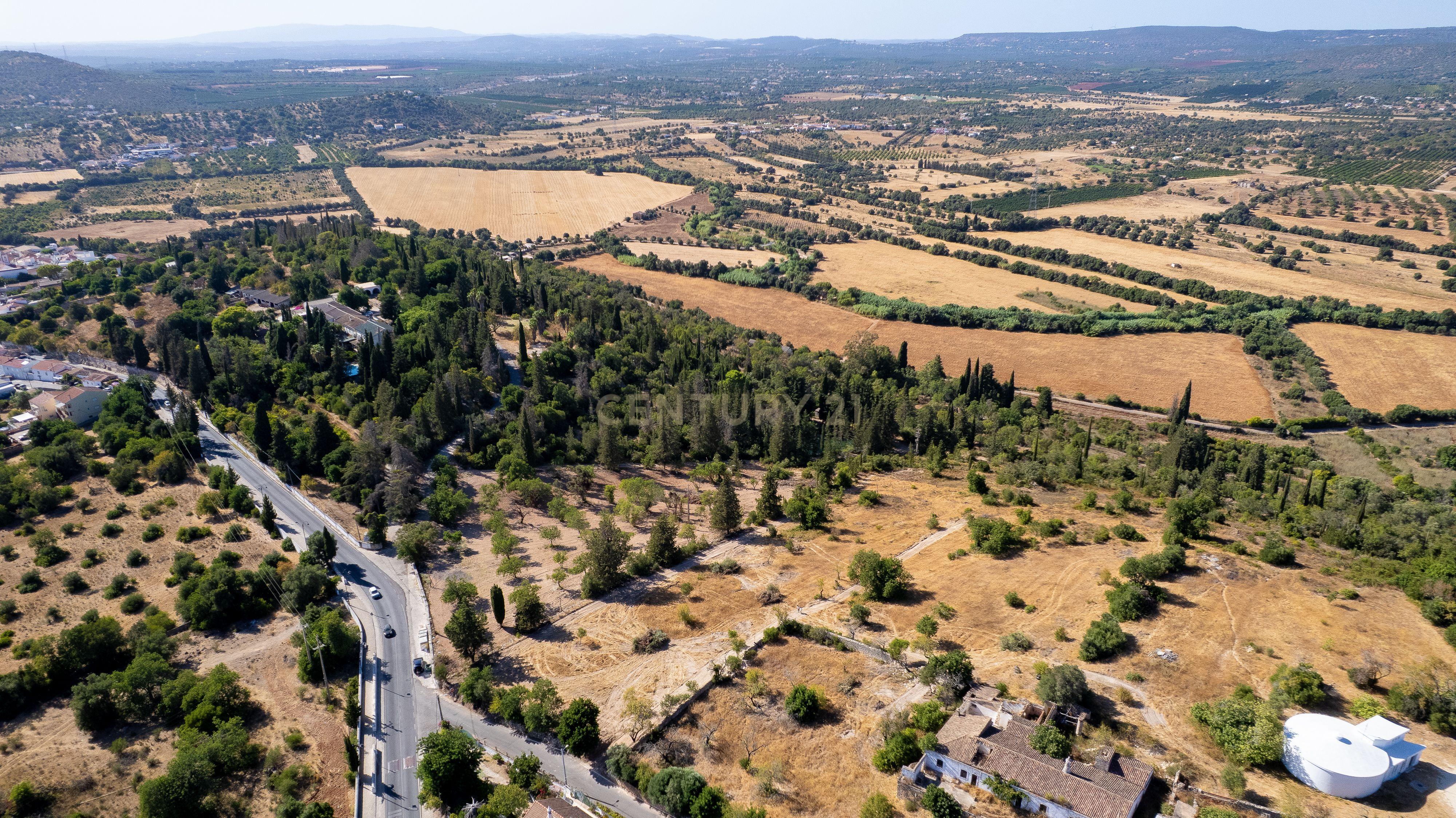 Fotografia 4 de Terreno urbanizável de 6.440 m² em Paderne – Elevado potencial de desenvolvimento