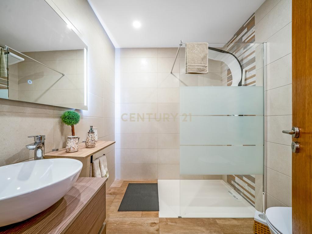 Moradia de Canto T2+2 com jardim em Condomínio Privado com Piscina – Ferreiras, Albufeira - Image 20
