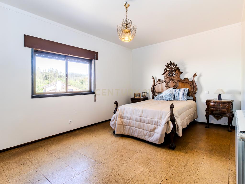 Moradia T4 com Terreno em Colmeias, Leiria - Image 9