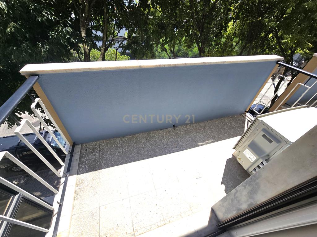 Apartamento T3 totalmente remodelado em Almada - Image 14