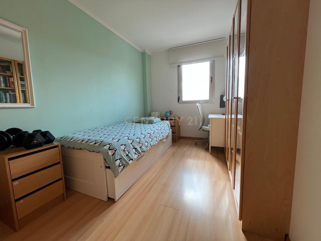 Apartamento T3 com vista desafogada e excelente luminosidade em Lumiar - Image 18