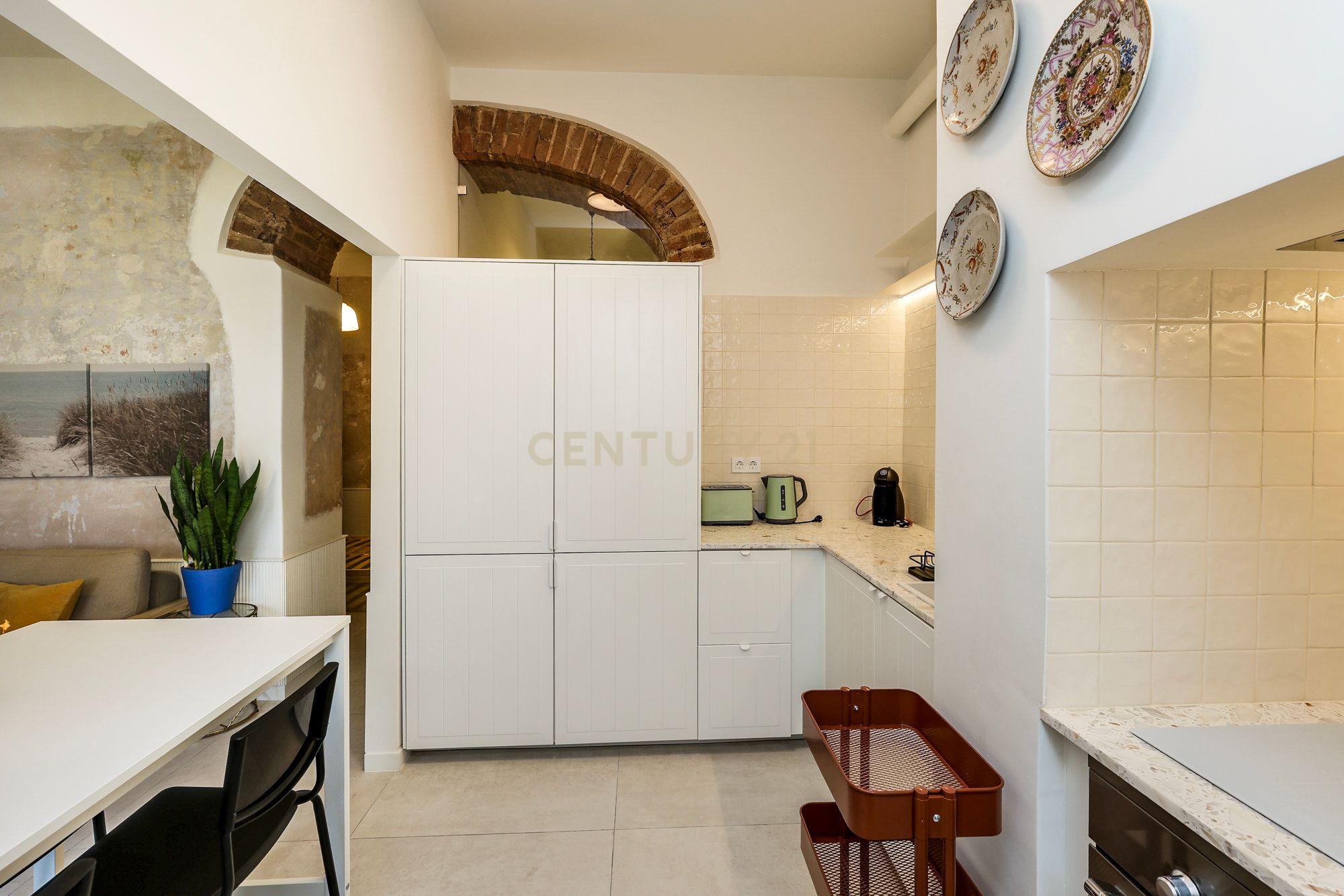 Fotografia 7 de Charming Renovated One-Bedroom Apartment in the Heart of Lapa — Utilities Included