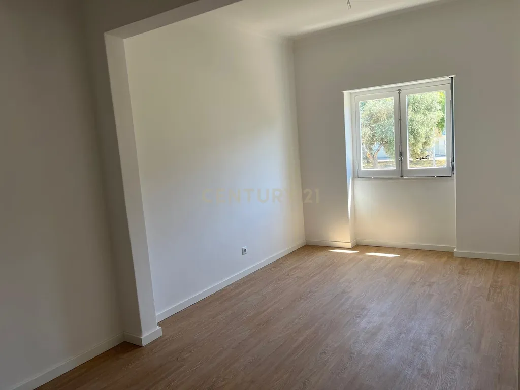 Apartamento T3 para arrendamento em Torre da Marinha, Seixal - Image 10