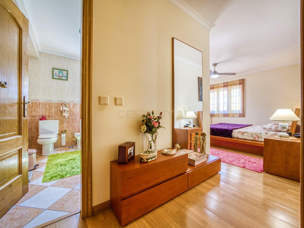 Moradia localizada na capital de distrito, no coração do Nordeste Transmontano. - Image 18