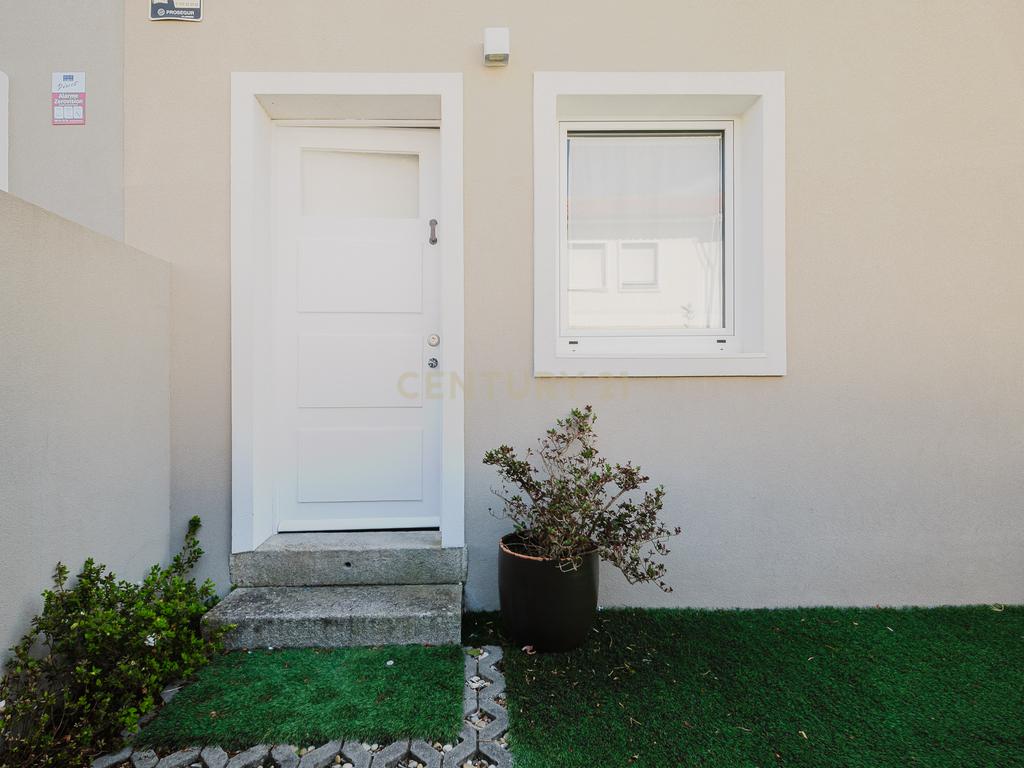 Moradia T3 Totalmente Remodelada no Bairro da Vilarinha, Porto - Image 22