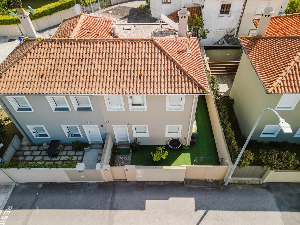 Moradia T3 Totalmente Remodelada no Bairro da Vilarinha, Porto - Image 26