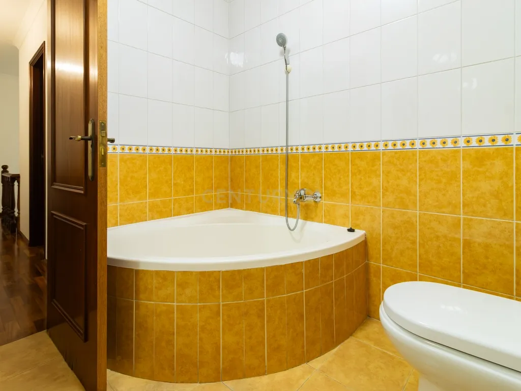 Excelente Moradia T4 - Image 20