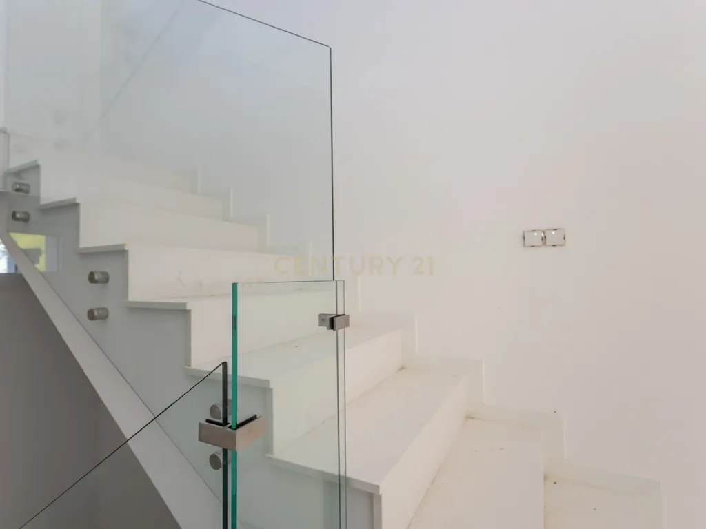 Carisma e boas áreas na sua Moradia Nova T4 Suites!!! no Pinhal do General - Image 40