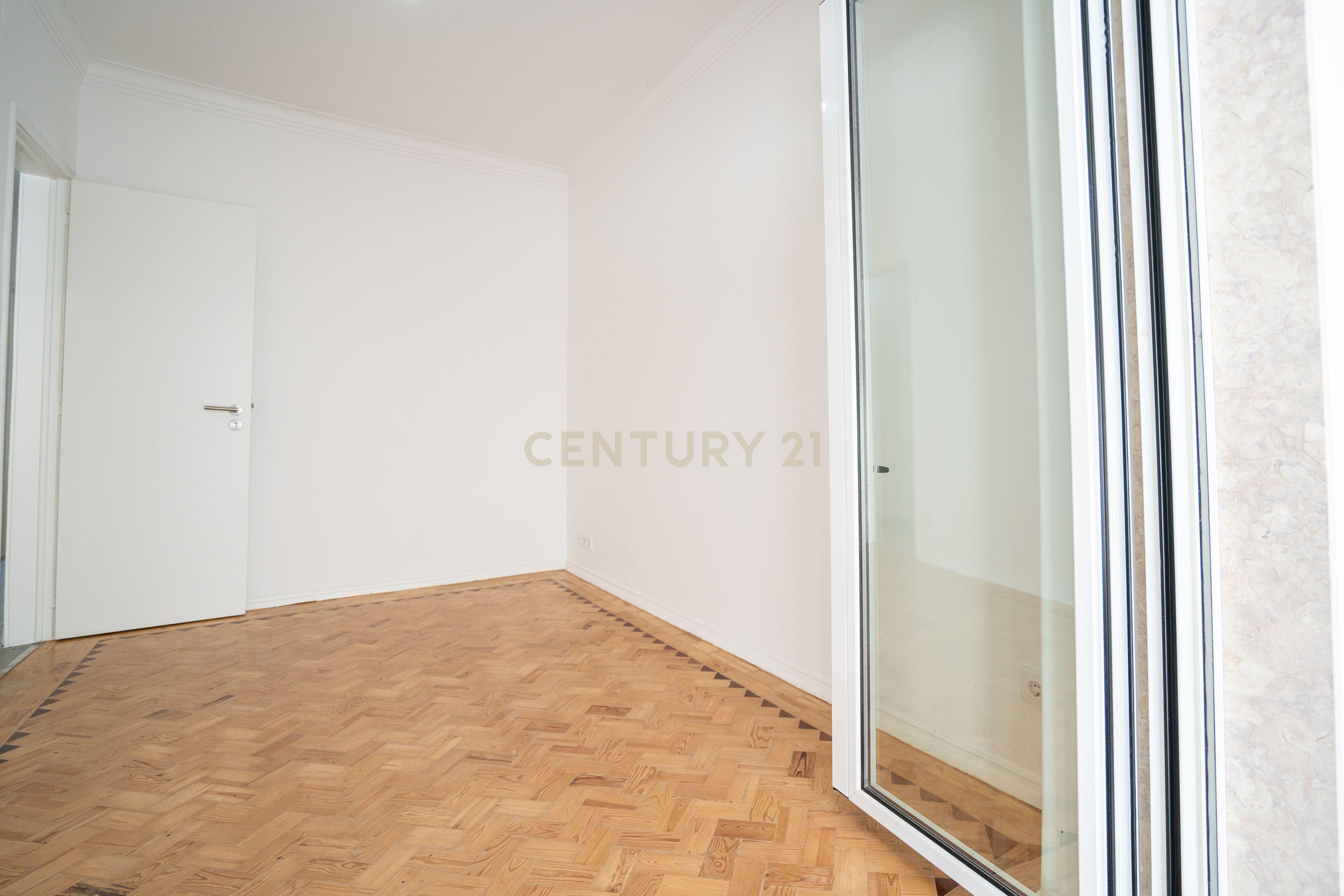 Apartamento Remodelado em Moscavide, Loures - 2 Quartos com Terraço - Widok 5