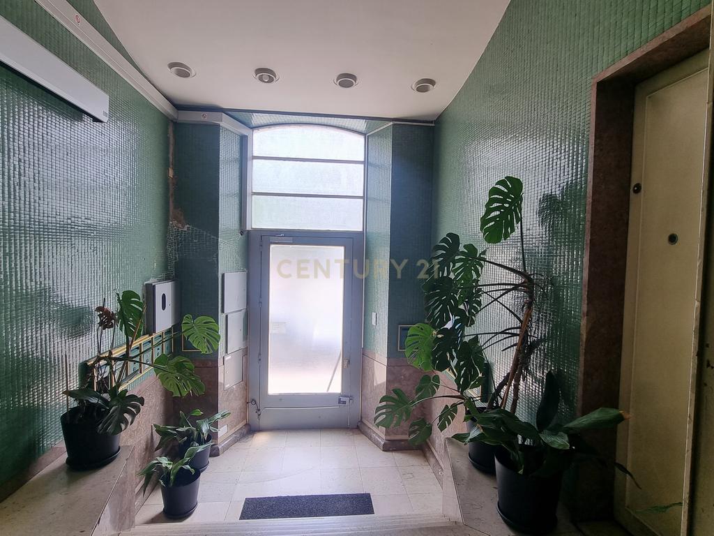 Apartamento Pombalino de Charme com 8 Assoalhadas – Av. Almirante Reis, Lisboa - Image 2