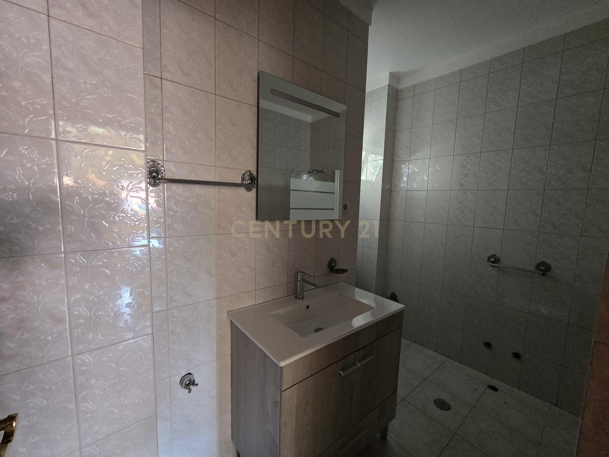Apartamento T2 no centro de Bragança - Image 9