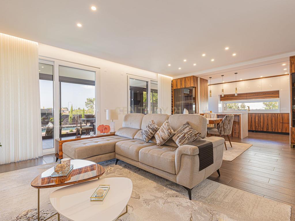 Moradia T4 de luxo, lote de gaveto 805m2, com cave e piscina. - Image 10