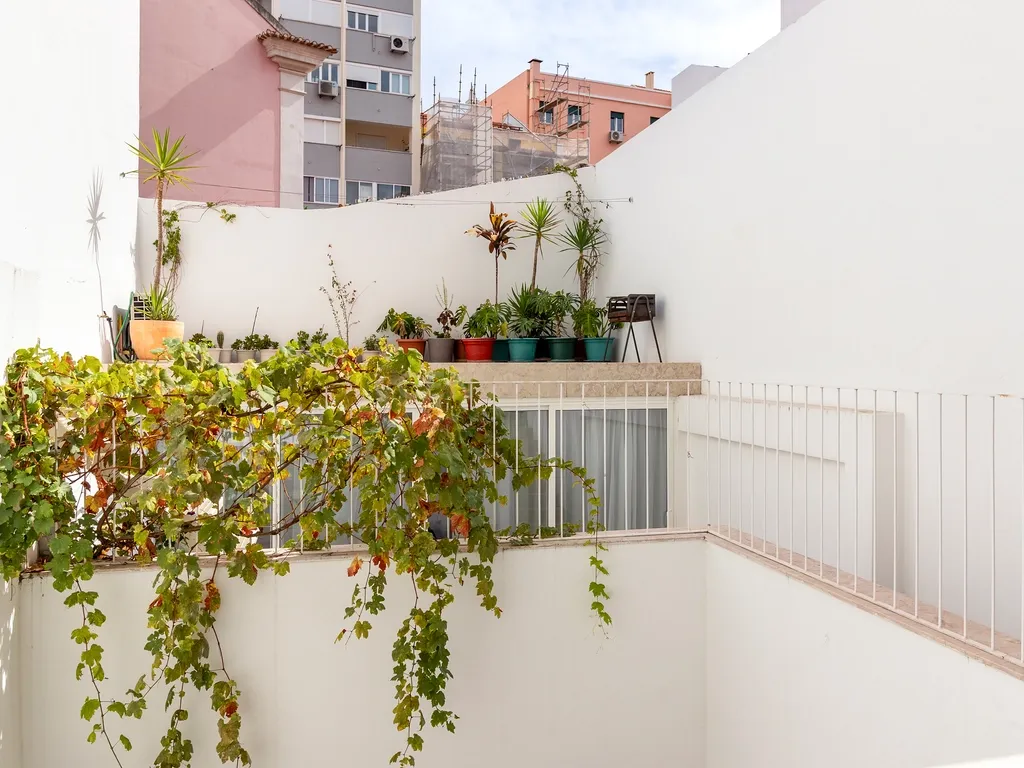 Extraordinário apartamento T3+1 com pátio exterior privado, junto ao Campo Pequeno, Lisboa. Em Venda! - Image 21
