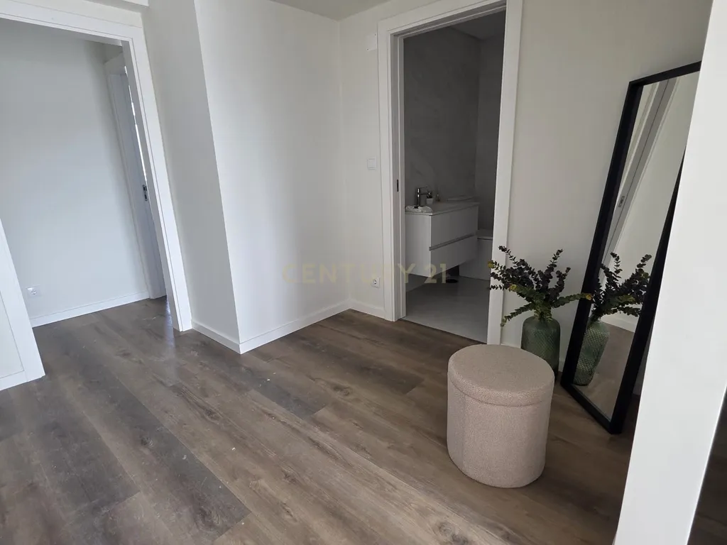 Apartamento T3 Novo em Benfica | varanda aberta | suite | 2 elevadores e 2 Anos de Garantia - Image 1