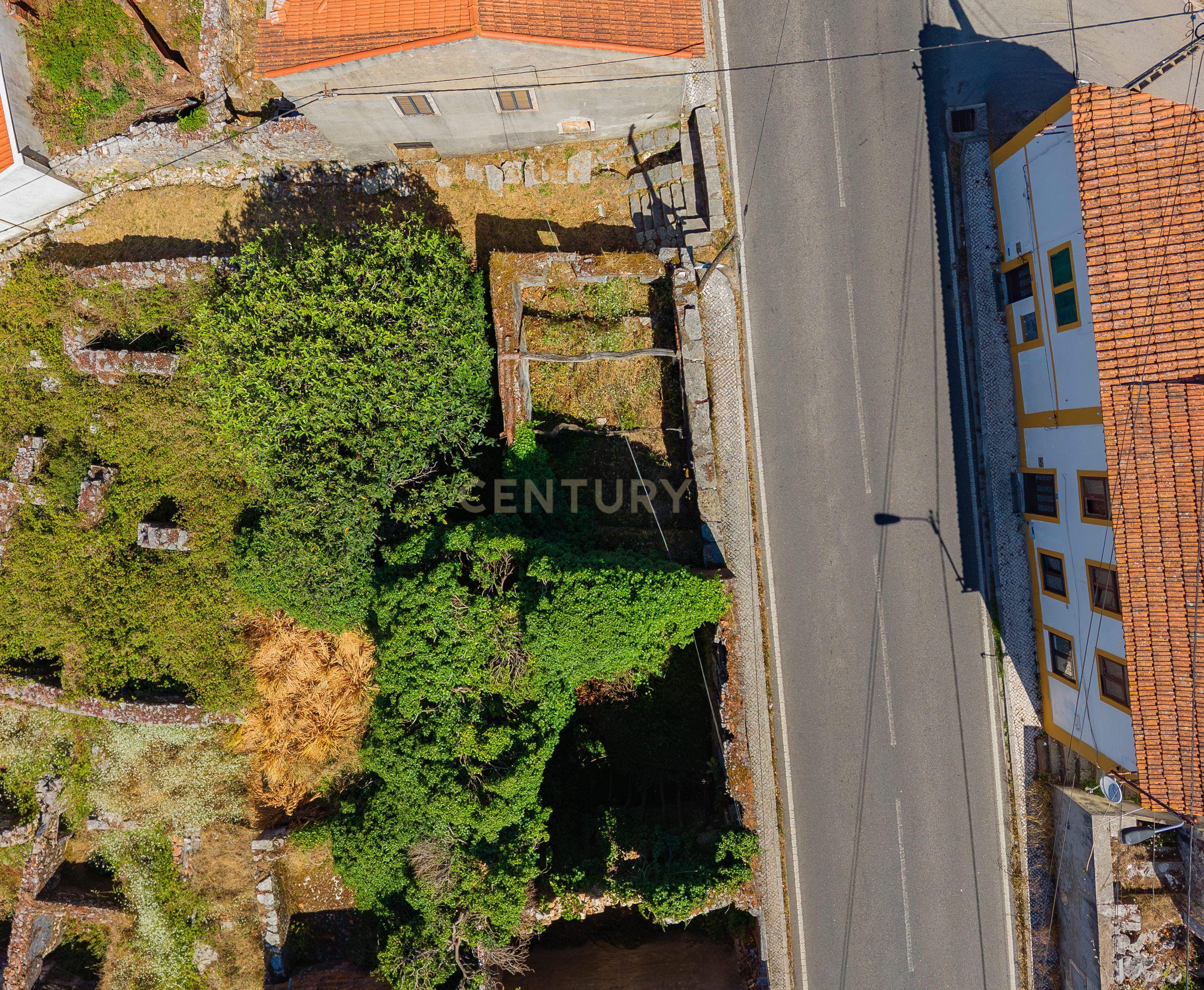 Fotografia 9 de Ruína para reconstrução em Mira de Aire