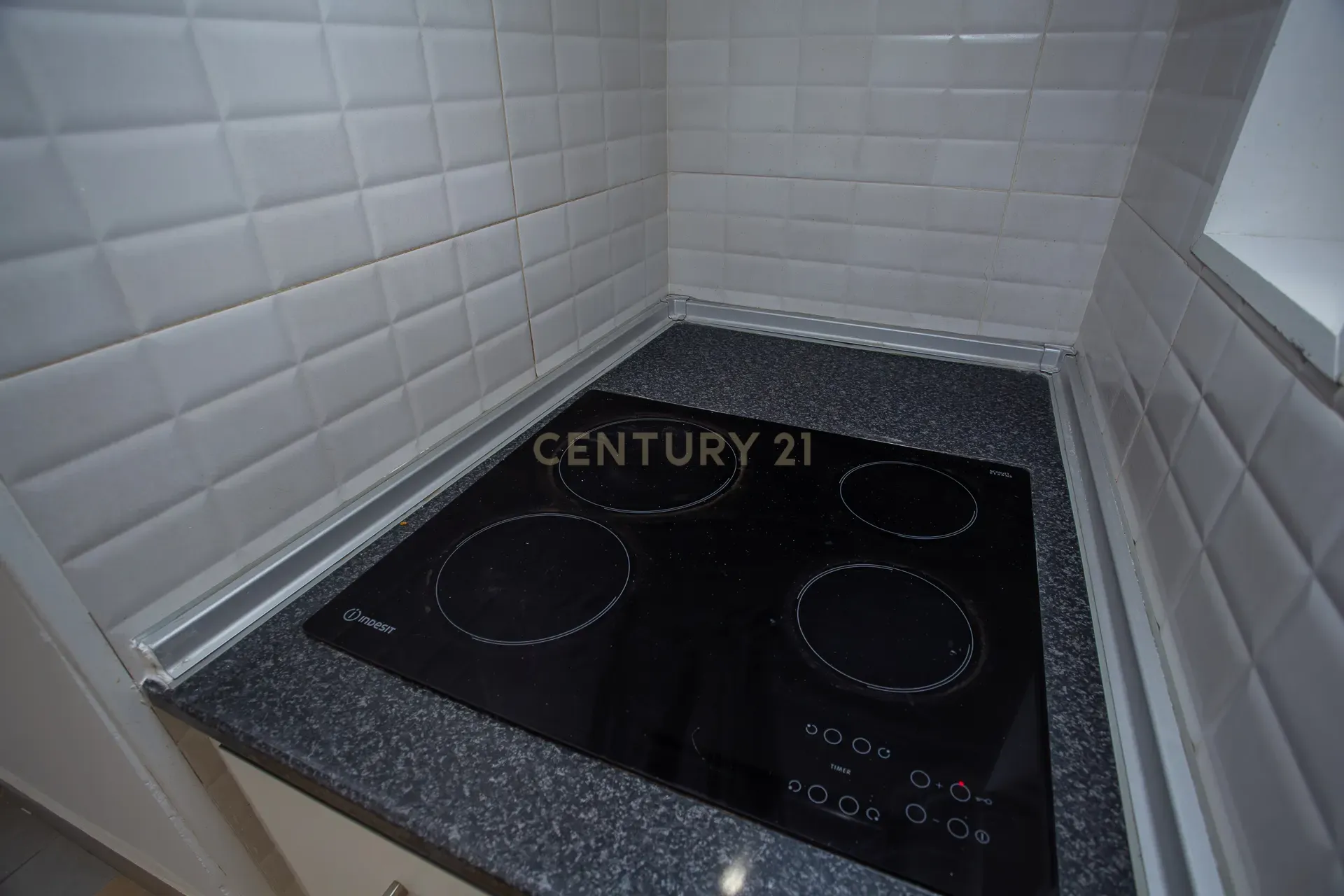 🏡 Apartamento T1+1 na Bica – Viva no coração histórico de Lisboa - Image 12