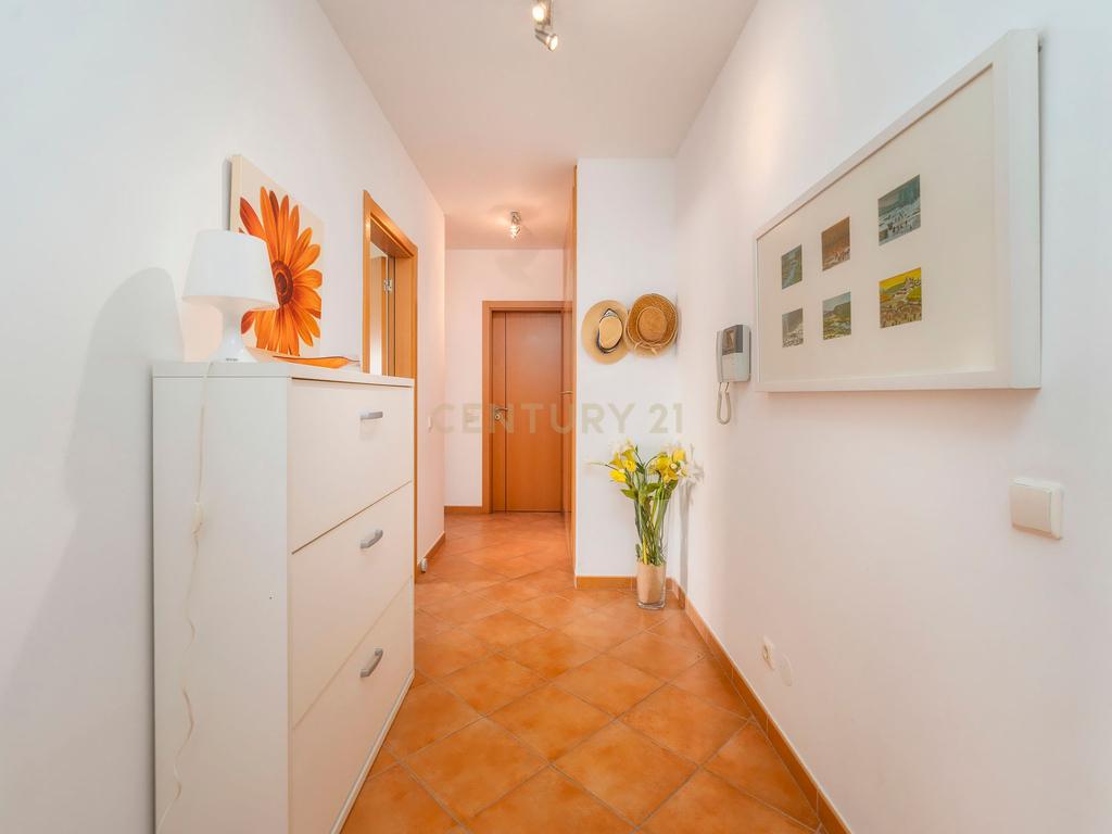 Apartamento T1 | Vista mar | Piscina | Estacionamento | Praia 100mt | Armação de Pera | Algarve - Image 25