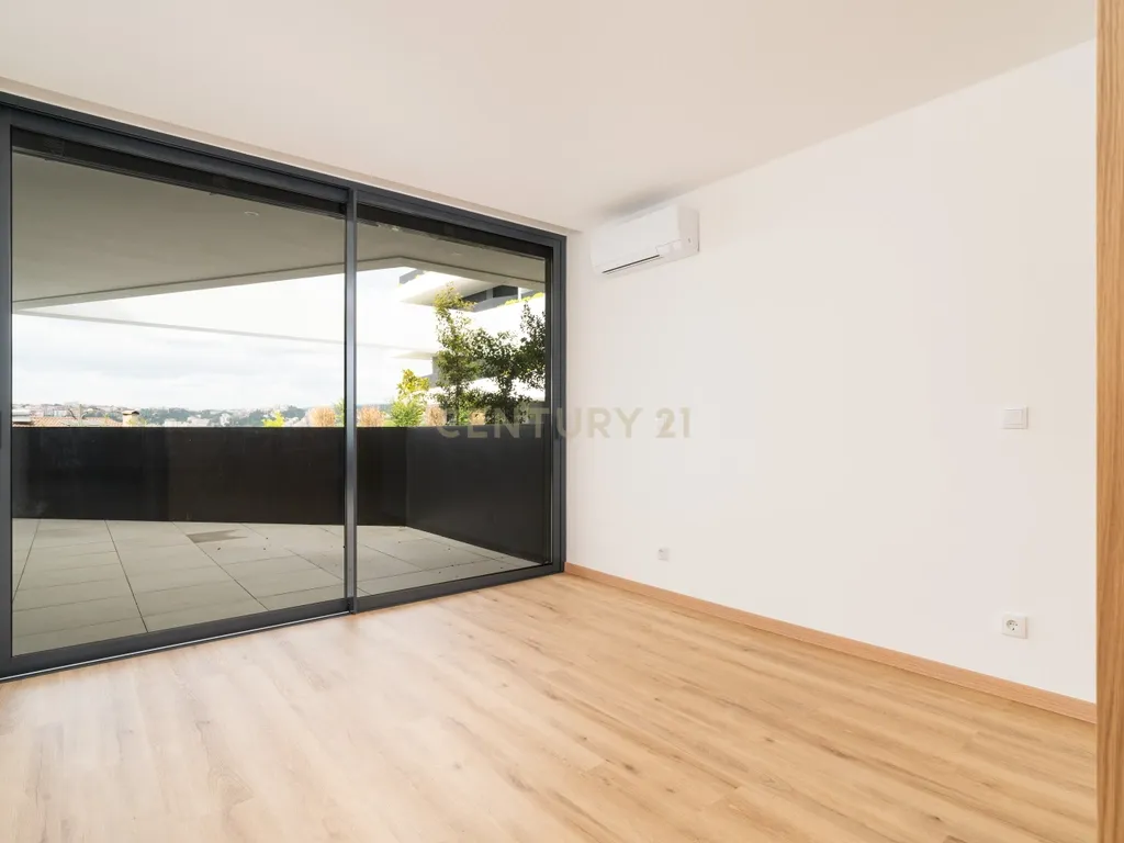 T1+3 único no prestigiado empreendimento Lux Garden – Coimbra - Image 8