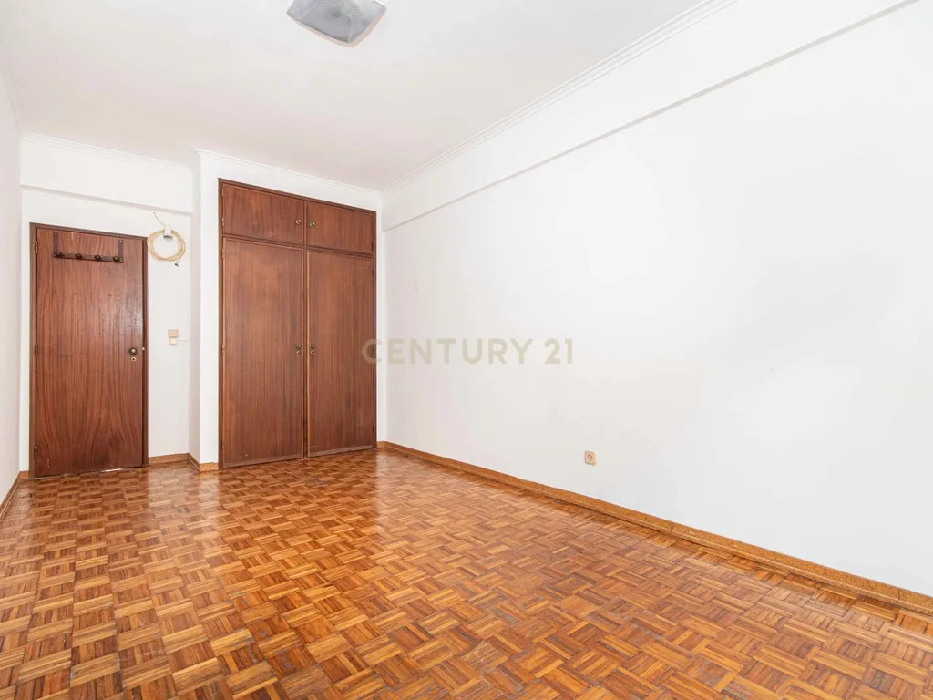 Apartamento T3 + 74m2 de área extra em Agualva-Cacém - Image 19
