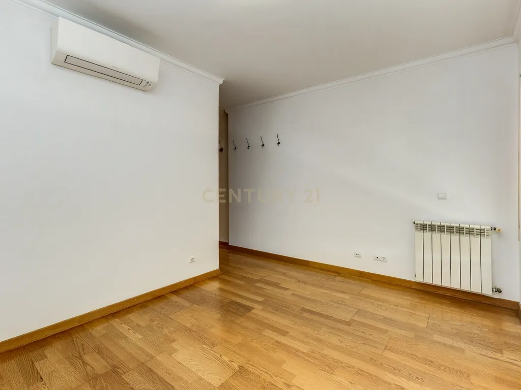 Apartamento T3+Box em Telheiras – Rua Fernando Lopes Graça - Lisboa - Image 22