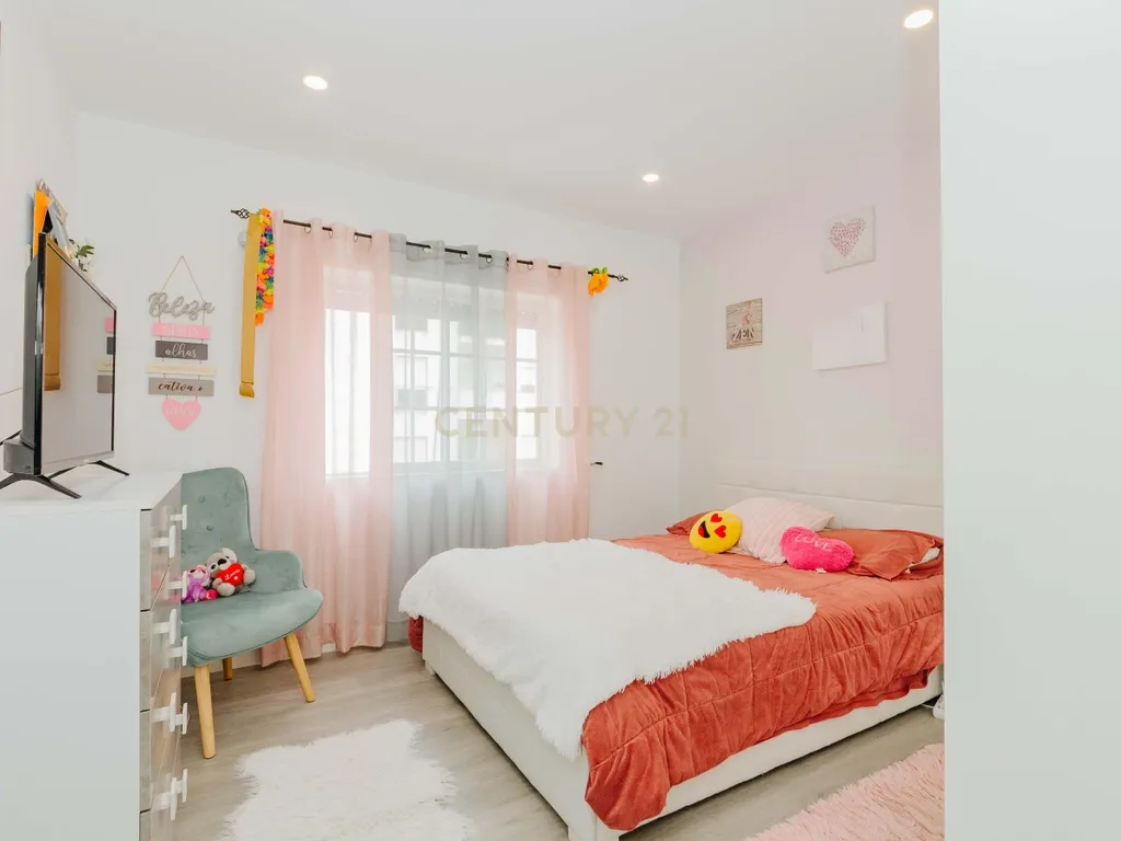 Apartamento T3 totalmente remodelado - Image 10