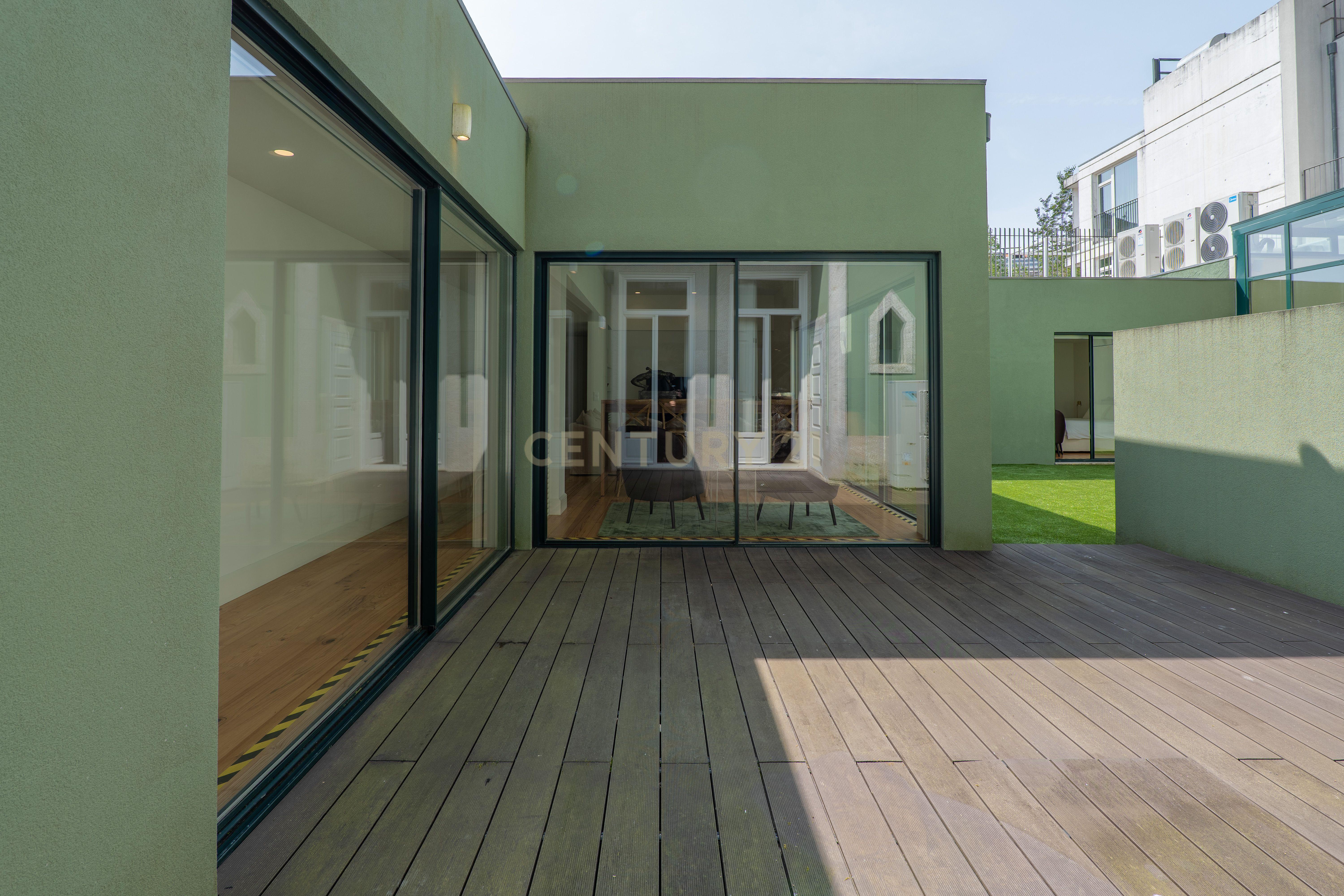 Requintado Apartamento T3 com Terraço no Coração do Porto - Image 26