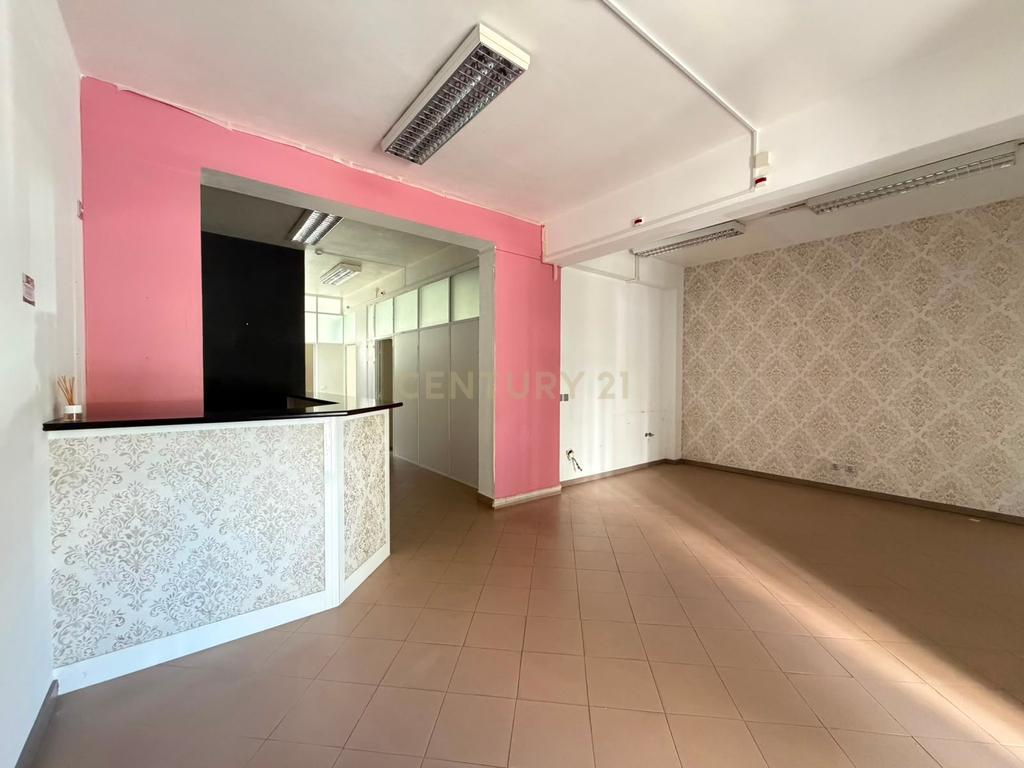 Loja com 85m2 e duas casas de banho em Setúbal - Image 3
