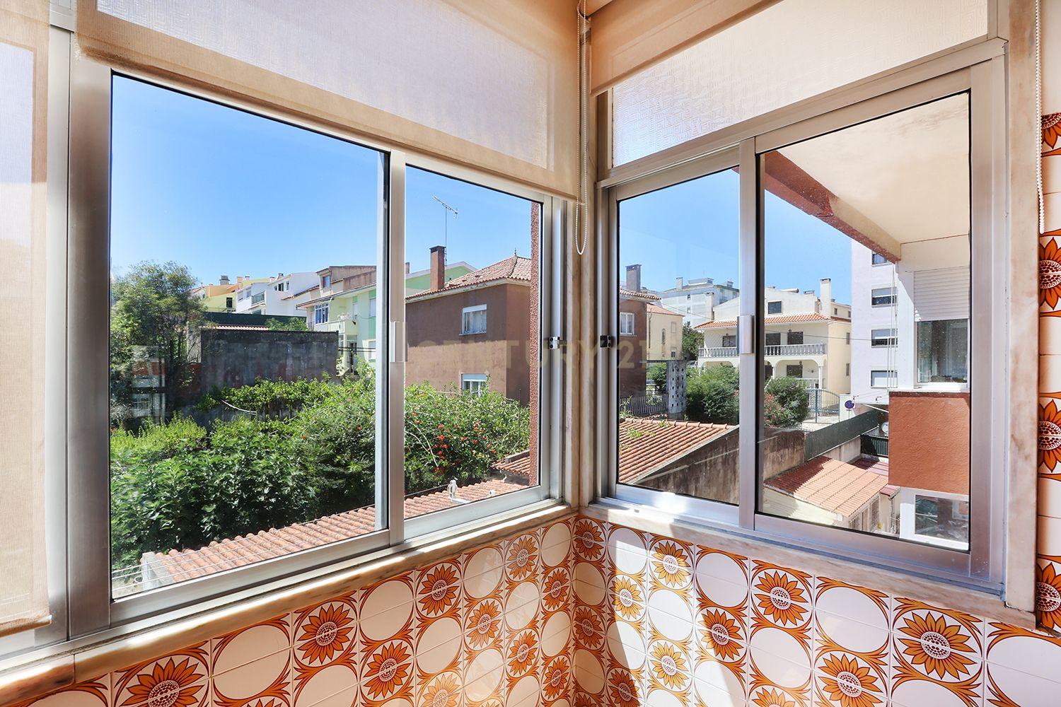 Fotografia 6 de Apartamento T2 com excelente localização entre Mercês e Mem Martins.