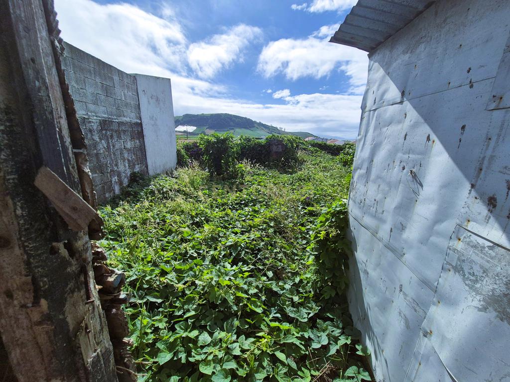 Moradia T3 em Santa Bárbara da Ribeira Grande - Image 21