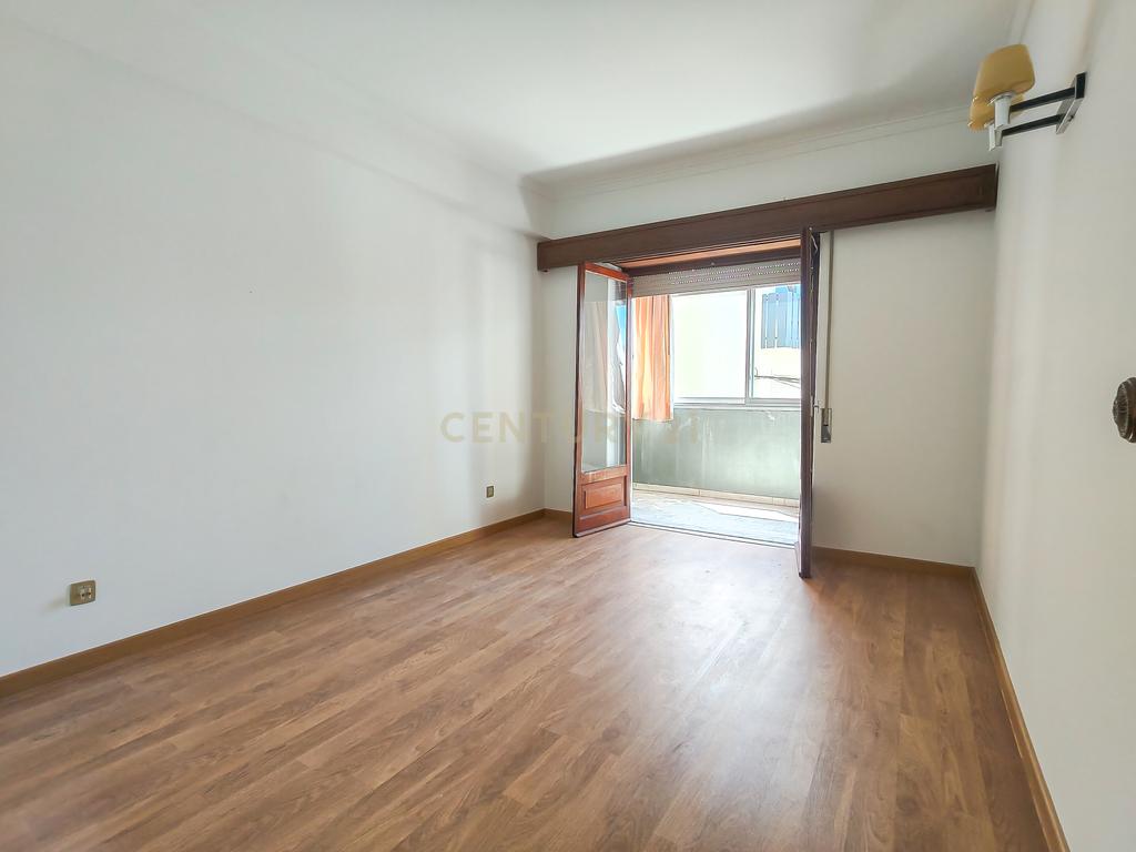 Apartamento T1 na Parede a menos de 200 metros da praia - Image 18
