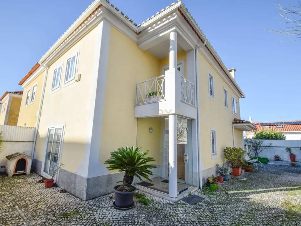 Moradia Geminada T3 com Suíte de 21,5 m² em São Domingos de Rana — Cascais - Image 1
