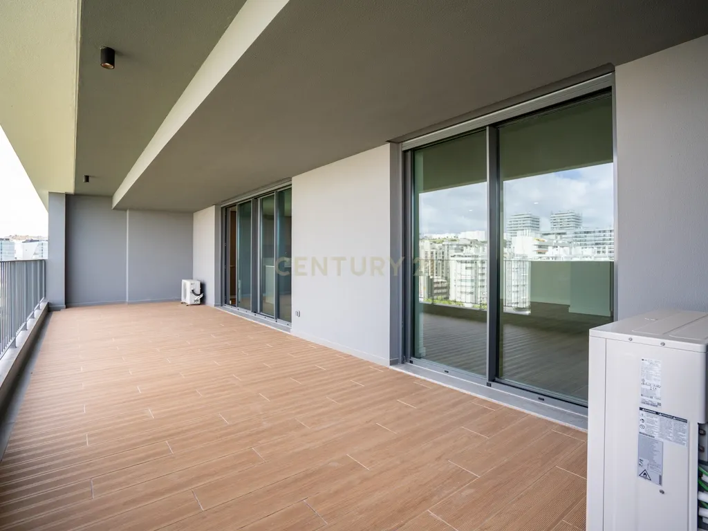 Exclusivo T3 no Terraces Mirear com Varanda, Piscina, Ginásio e Sauna – Miraflores - Image 13