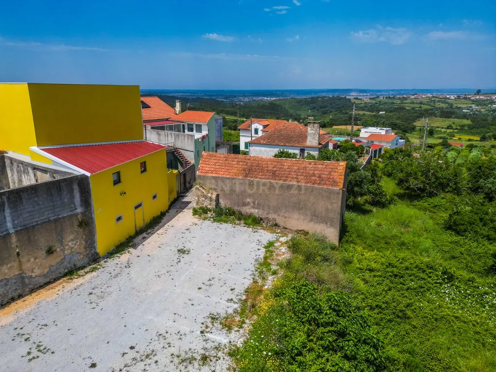 Oportunidade única em Abrunheira! Moradia T3+2 com terraço e vistas panorâmicas - Image 6