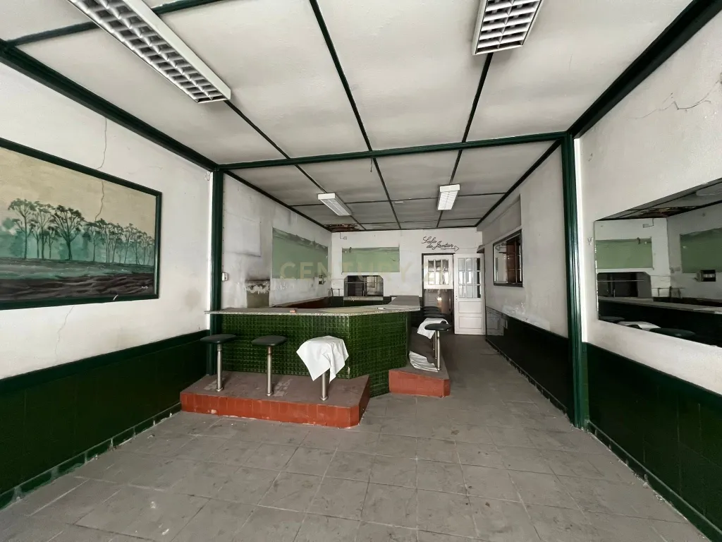 Prédio em Localização Privilegiada - Image 12